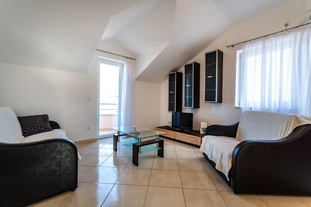 Matej Apartment Pag Town